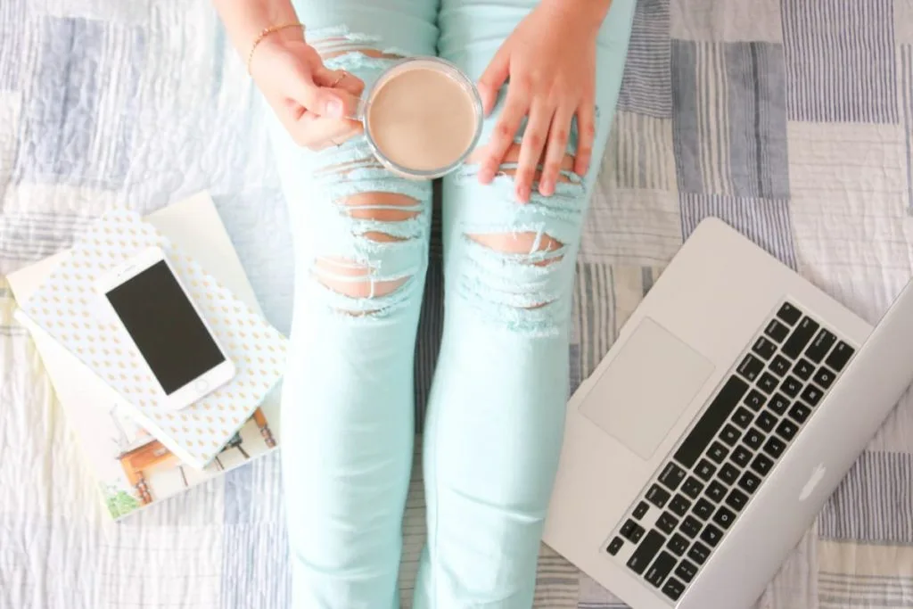 Influencer with a laptop